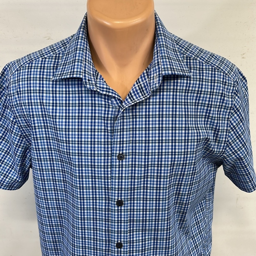 UNTUCKit short sleeve button down shirt.  M - Picture 2 of 7